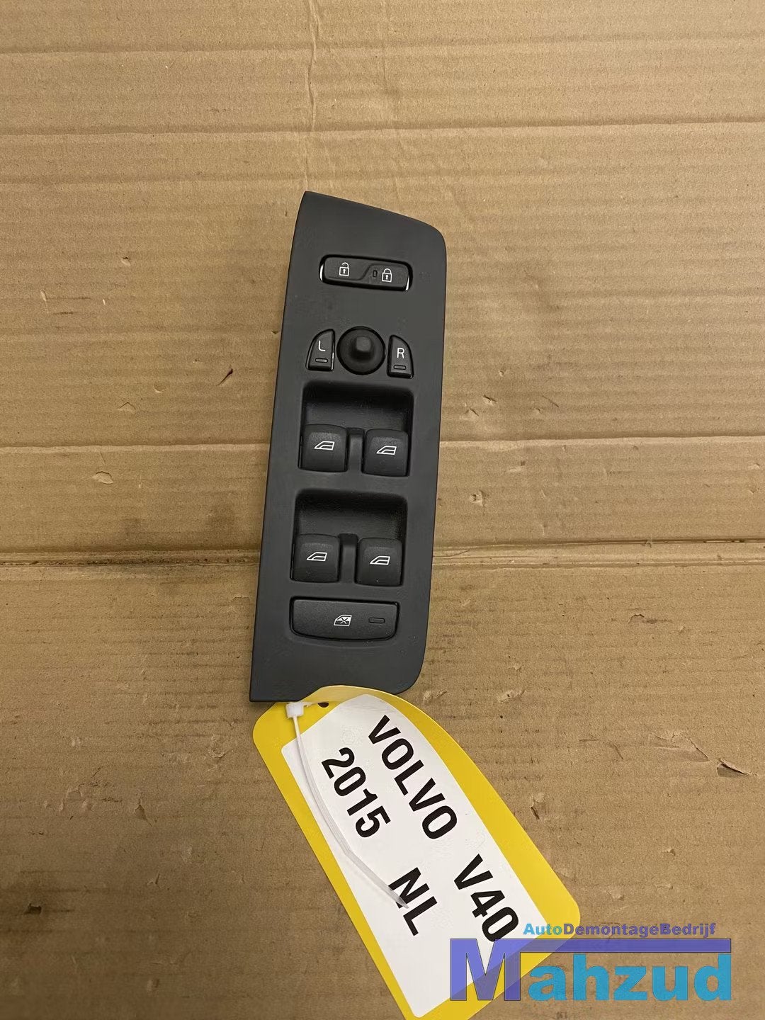 VOLVO V40 Links voor raam schakelaar 2012-2019, Auto-onderdelen, Gebruikt, Gunnar Engellaus vag 8
405 31  Gothenburg, SE, Info@volvocars.com