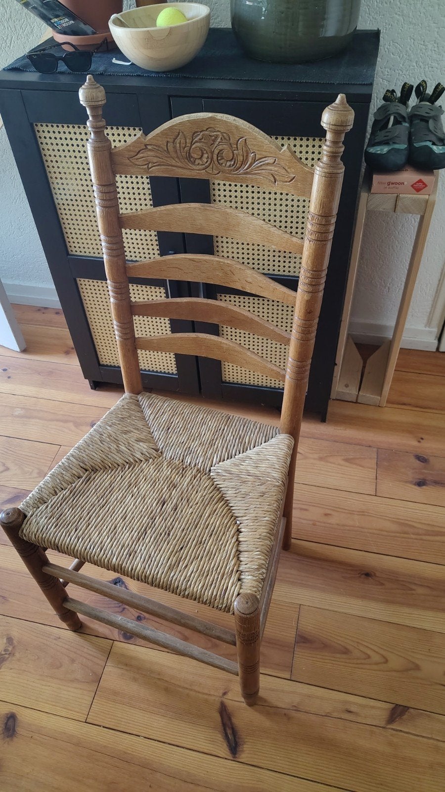 Set van 2 rustieke houten stoelen met biezen zitting, Antiek en Kunst, Antiek | Meubels | Stoelen en Banken, Ophalen