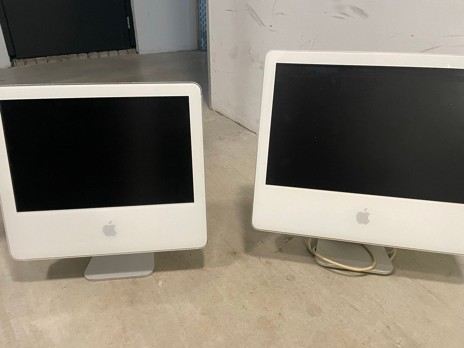 Apple iMac G4 - Vintage Desktop Computers (2 stuks), Computers en Software, Apple Desktops, Ophalen, Gebruikt, Minder dan 4 GB