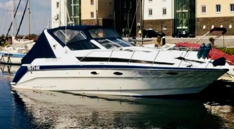 Bayliner speedcruiser. , 2 x 5 cil diesel , 7 slaapplaatsen, Watersport en Boten, Gebruikt, Binnenboordmotor, Diesel, Kruiser