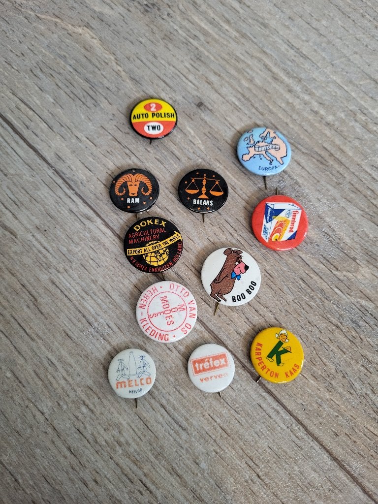 11x metalen Buttons reclamemerken, Ophalen of Verzenden, Gebruikt