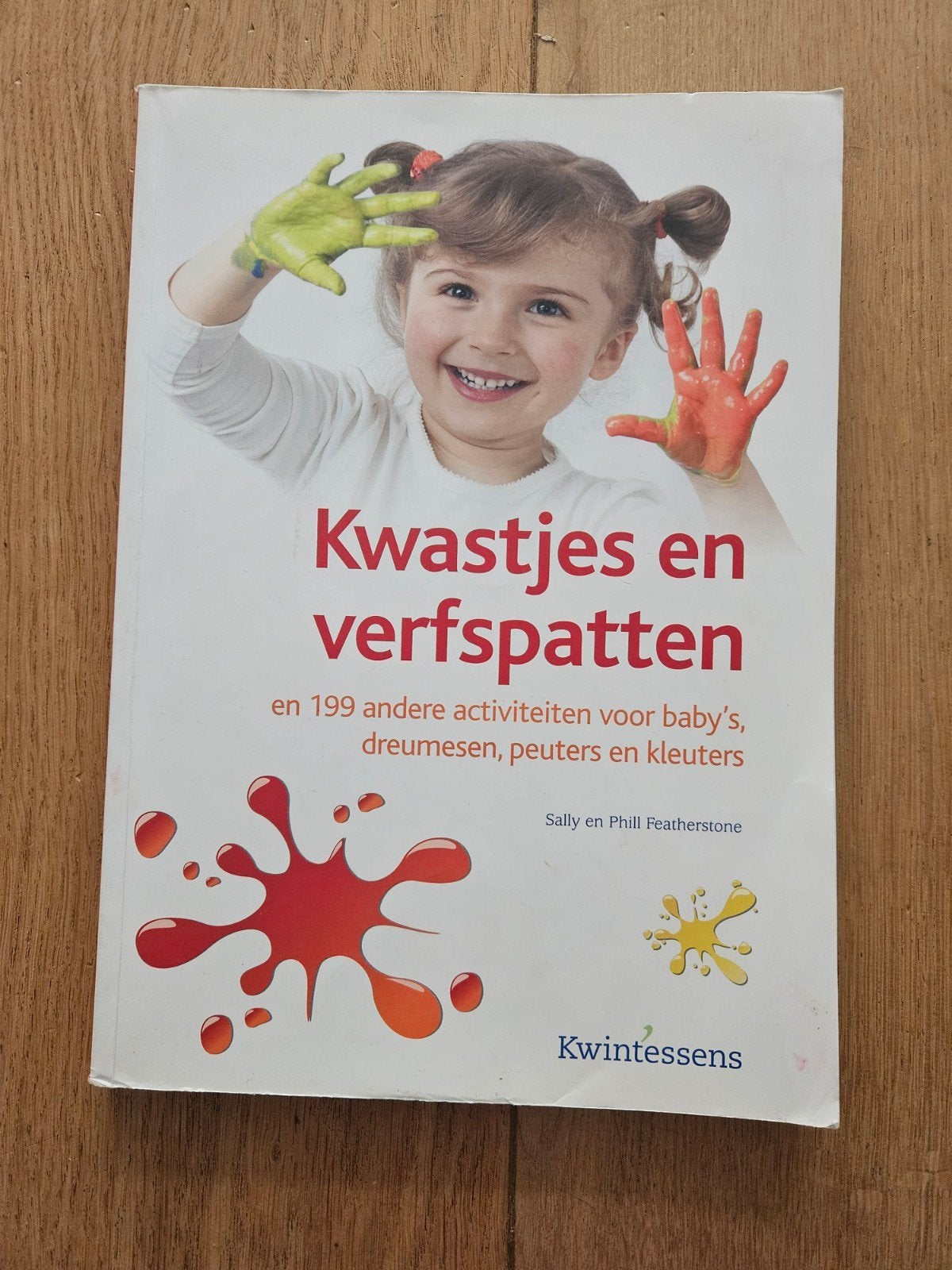 Kwastjes en verfspatten - Activiteitenboek voor kinderen, Boeken, Sally en Phill Featherstone, Ophalen of Verzenden, Uitklap-, Voel- of Ontdekboek