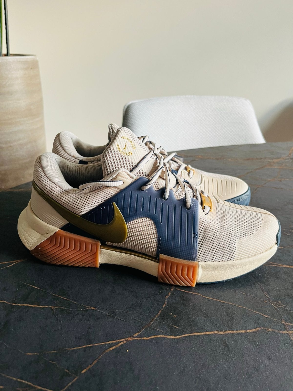 Nike tennisschoenen - Zo goed als nieuw, Ophalen of Verzenden, Zo goed als nieuw, Sportschoenen, Beige