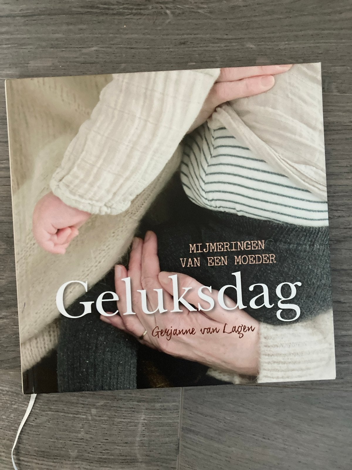 Geluksdag - Mijmeringen van een moeder, Boeken, Ophalen, Zo goed als nieuw, Nederland