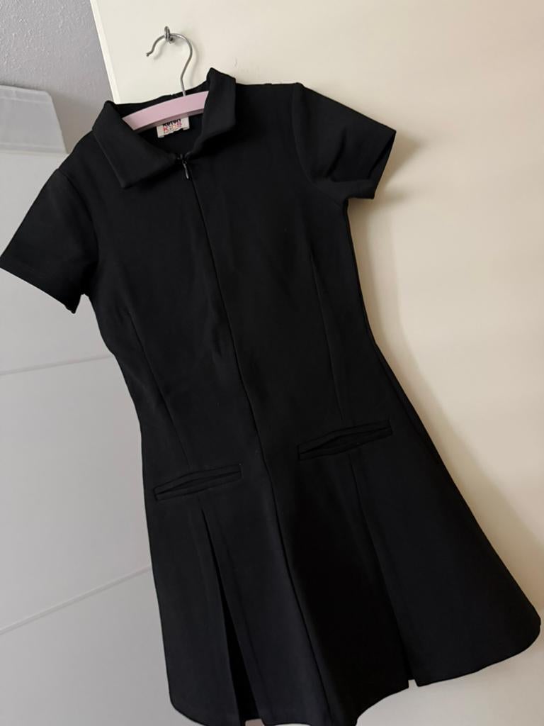 Nieuw zwart jurkje maat 116/122, Kinderen en Baby's, Kinderkleding | Maat 116, Ophalen of Verzenden, Zo goed als nieuw, Meisje