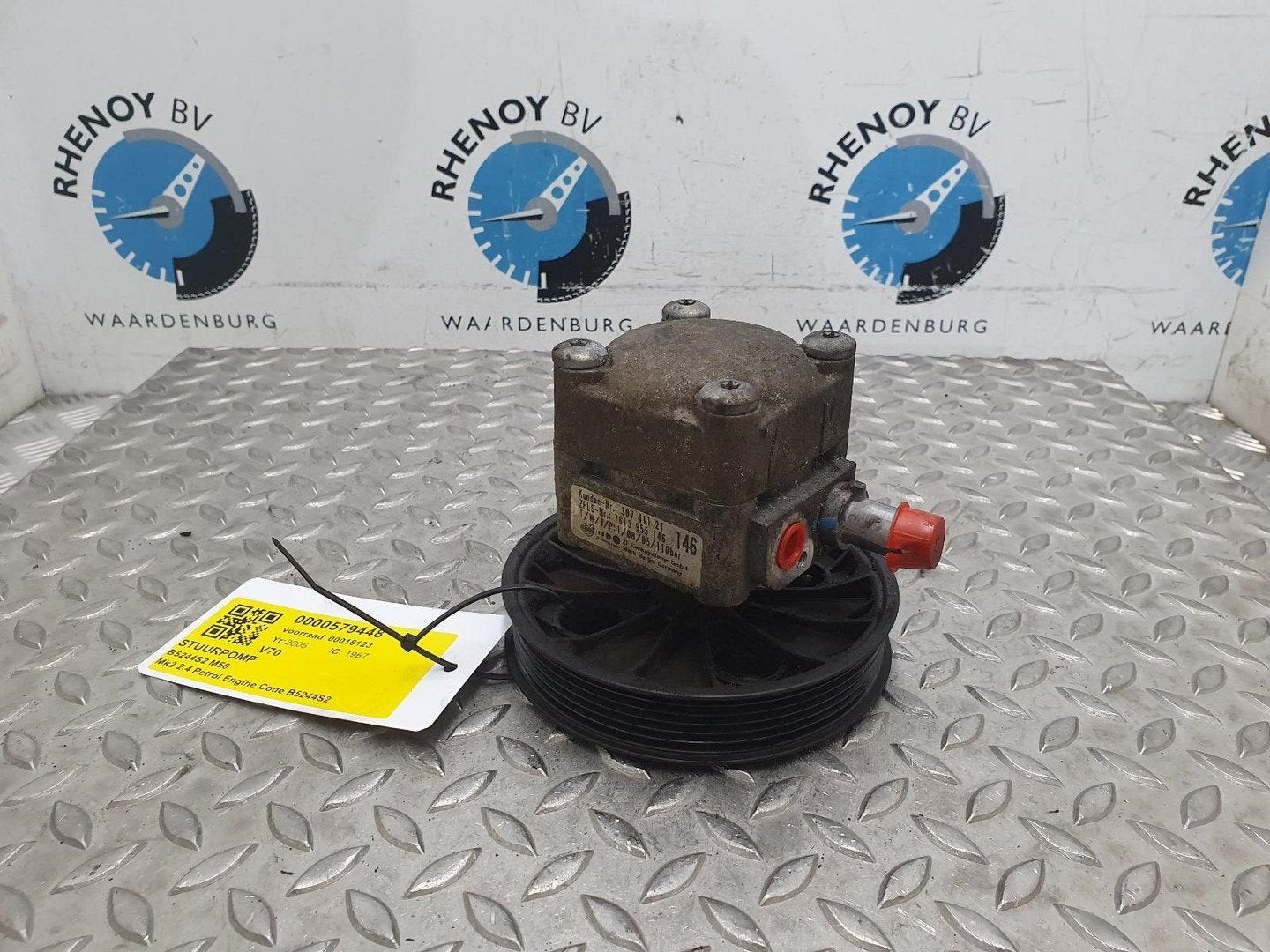 VOLVO V70 STUURPOMP 8251957, 36050560 2005, Ophalen of Verzenden, Gebruikt, Stiba lid