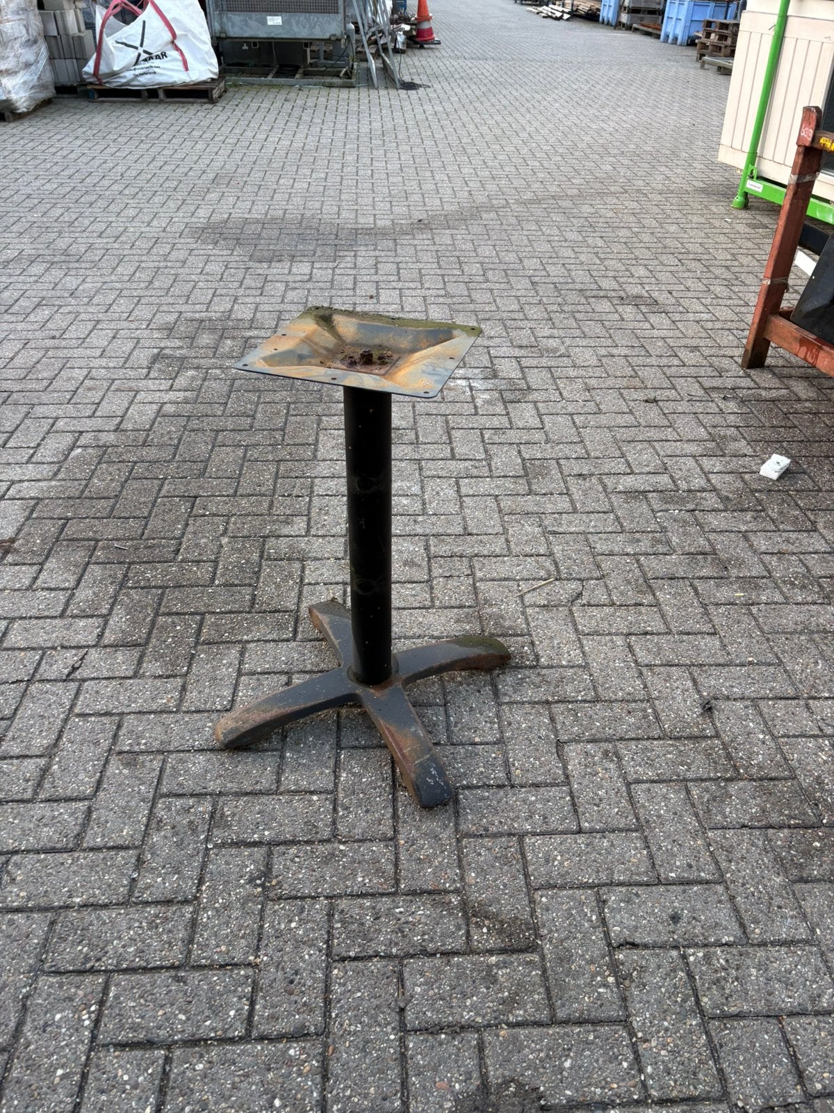 Gebruikt onderstel voor terrastafel. 5 stuks., Ophalen, Zo goed als nieuw