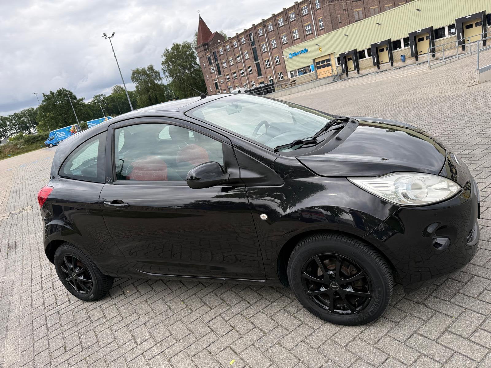 Ford Ka 1.2 51KW 2010 Zwart, Auto's, Ford, Voorwielaandrijving, Stof, 4 cilinders, 4 stoelen