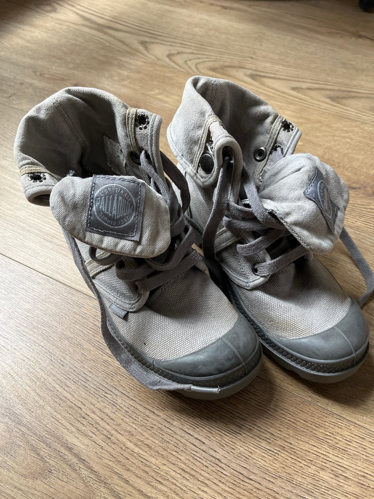 Palladium Pampa Hi Originale Boots - Maat 36, Kleding | Dames, Ophalen of Verzenden, Gedragen, Grijs