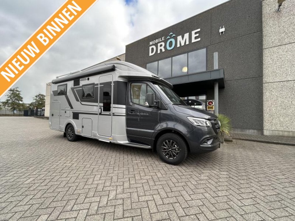 Adria Coral Supreme 650 SL Luxe Adria Mercedes, Luifel, Vloeistofverwarming, Bedrijf, Tot en met 3
