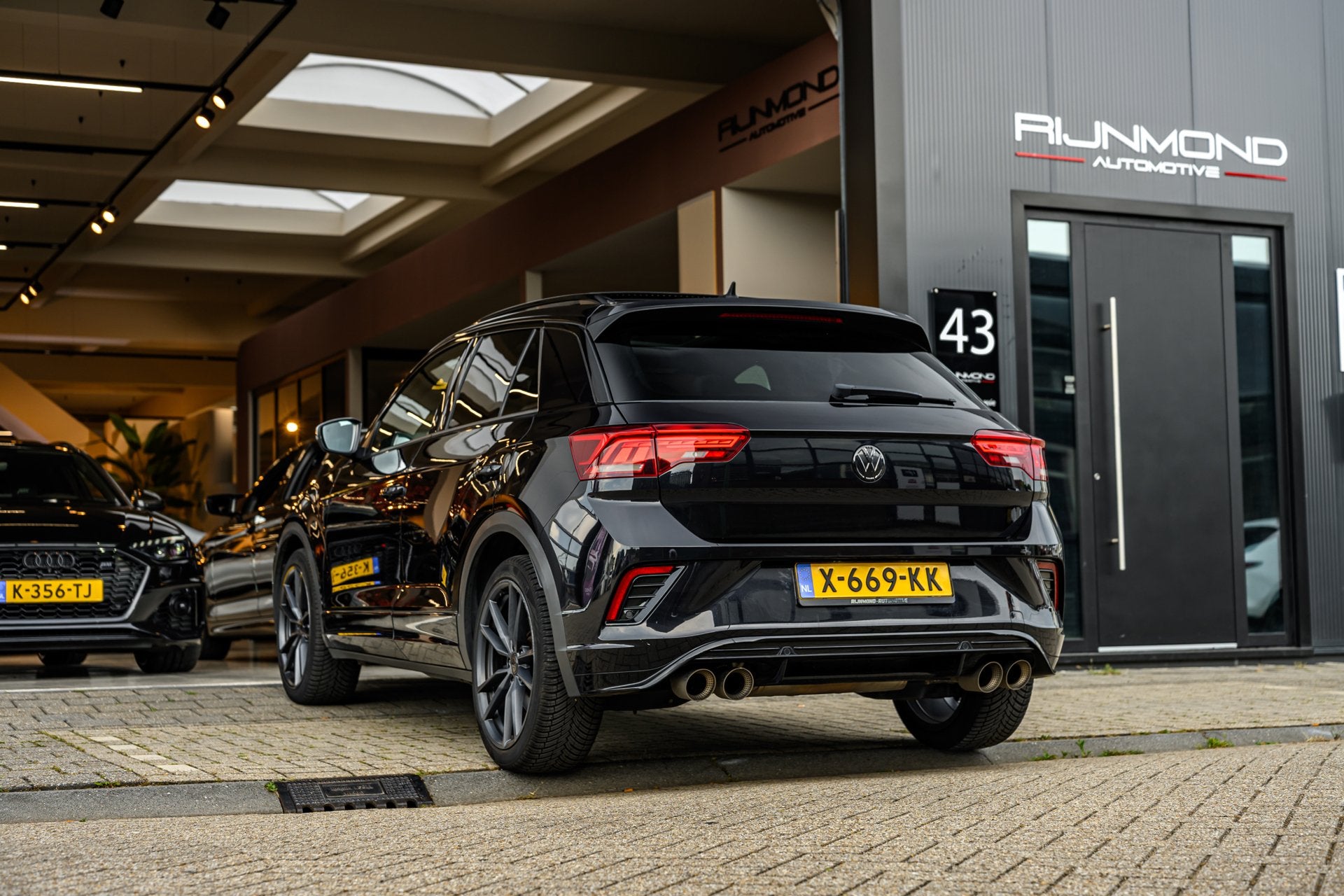 Volkswagen T-Roc 2.0 TSI 4Motion R|Pano|Akrapovic|Carplay|Ca, Auto's, Automaat, Gebruikt, 4 cilinders, 1984 cc