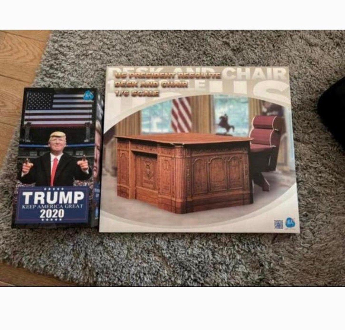 1/6 figuur Donald Trump met bureau/stoel van DID Corp, Verzamelen, Poppetjes en Figuurtjes, Ophalen of Verzenden, Zo goed als nieuw