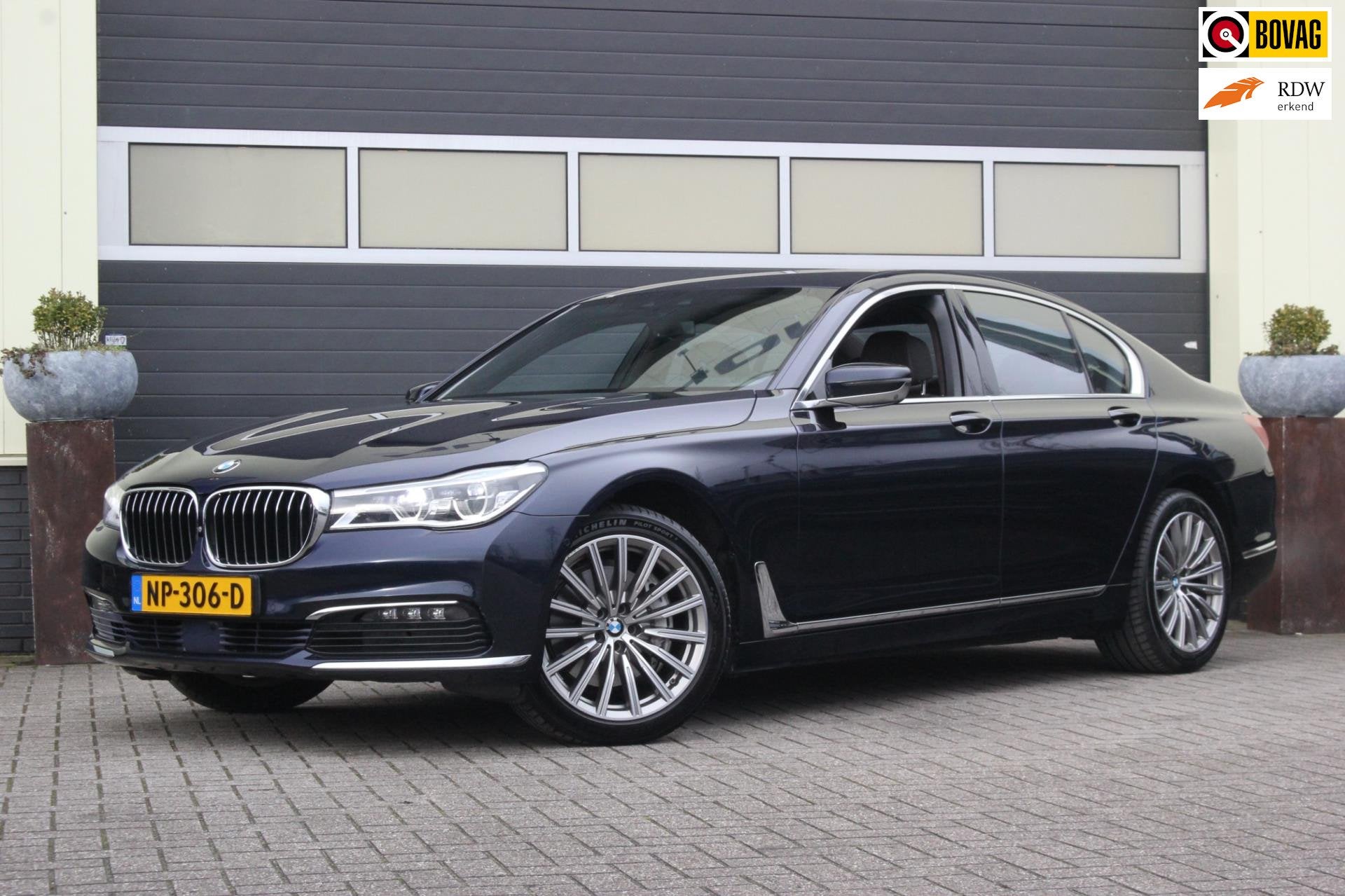 BMW 7-serie 740i High Executive | Carplay | Surround view |, Auto's, Automaat, Dealer onderhouden, Gebruikt, Euro 6