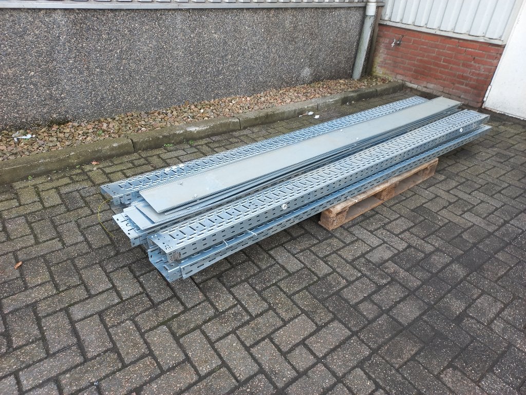 Stalen kabelgoot 200 mm – 12x 3 meter + 5 deksels