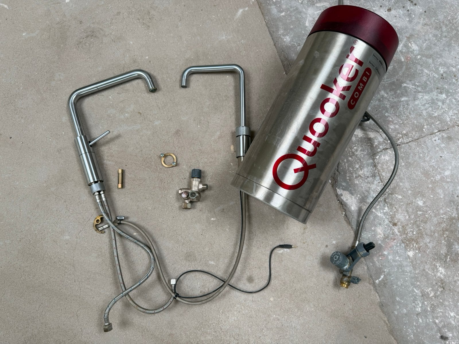 Quooker dubbele kraan + boiler type Combi+ 2.2E 7L, Huis en Inrichting, Ophalen of Verzenden, Zo goed als nieuw, 25 tot 50 cm