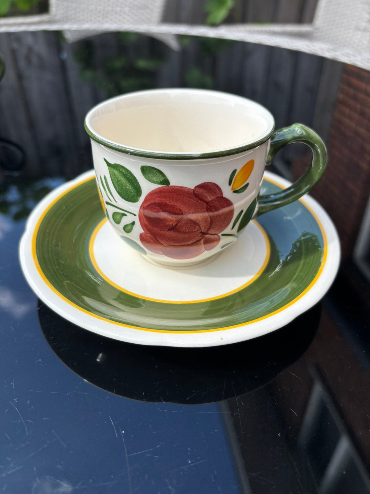 5 theebekertjes met bloemetjes en 6 groeen witte bordjes, Ophalen, Villeroy & Boch, Zo goed als nieuw, Bord(en)