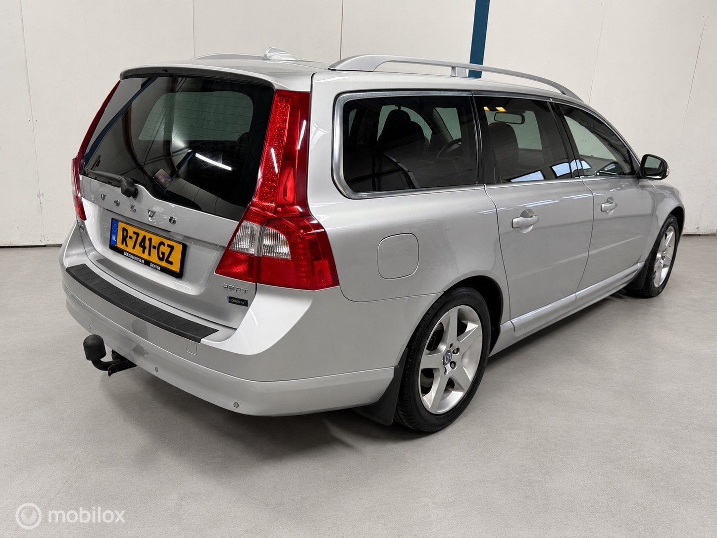 Volvo V70 2.5FT Summum AUTOMAAT / LEER, Auto's, 2521 cc, 93 €/maand, Euro 4, 750 kg