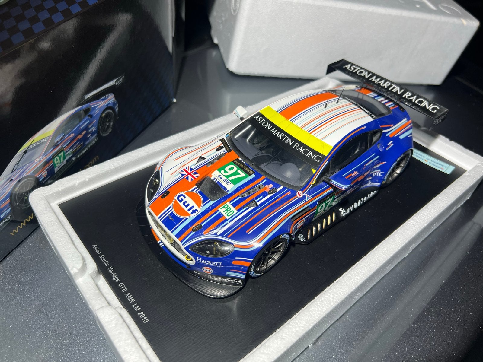 Aston Martin Vantage GTE Le Mans 2013 1:18 Spark model, Ophalen of Verzenden, Zo goed als nieuw, Auto