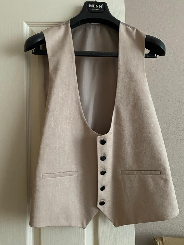 Menn Austria Heren Pak - Beige Jasje, Zwart Broek & Gilet, Kleding | Heren, Kostuums en Colberts, Ophalen of Verzenden, Zo goed als nieuw