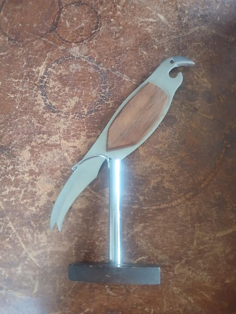 Vintage vogel kurkentrekker en flesopener op standaard, Ophalen