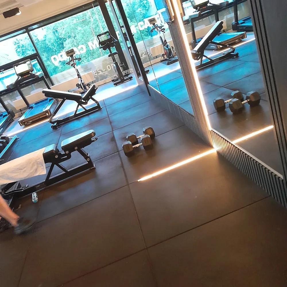 Fitnessvloer sportvloer rubbertegel 100x100x 1,5cm 20 stuks, Ophalen, Zo goed als nieuw