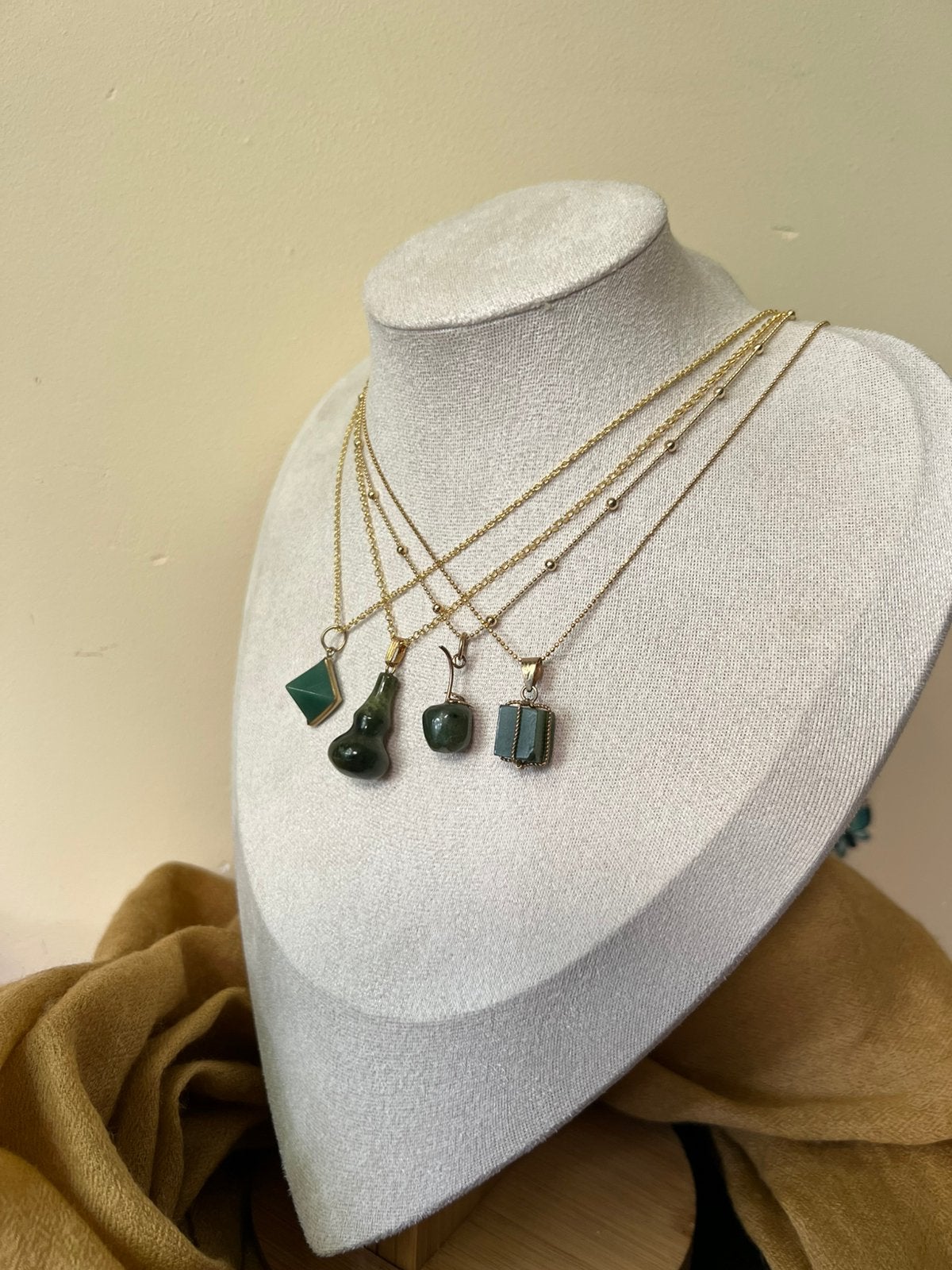 Jade hanger vintage beschermt geluk welvaart uniek, Magnolia11, Nieuw, Ophalen of Verzenden, Steen of Mineraal