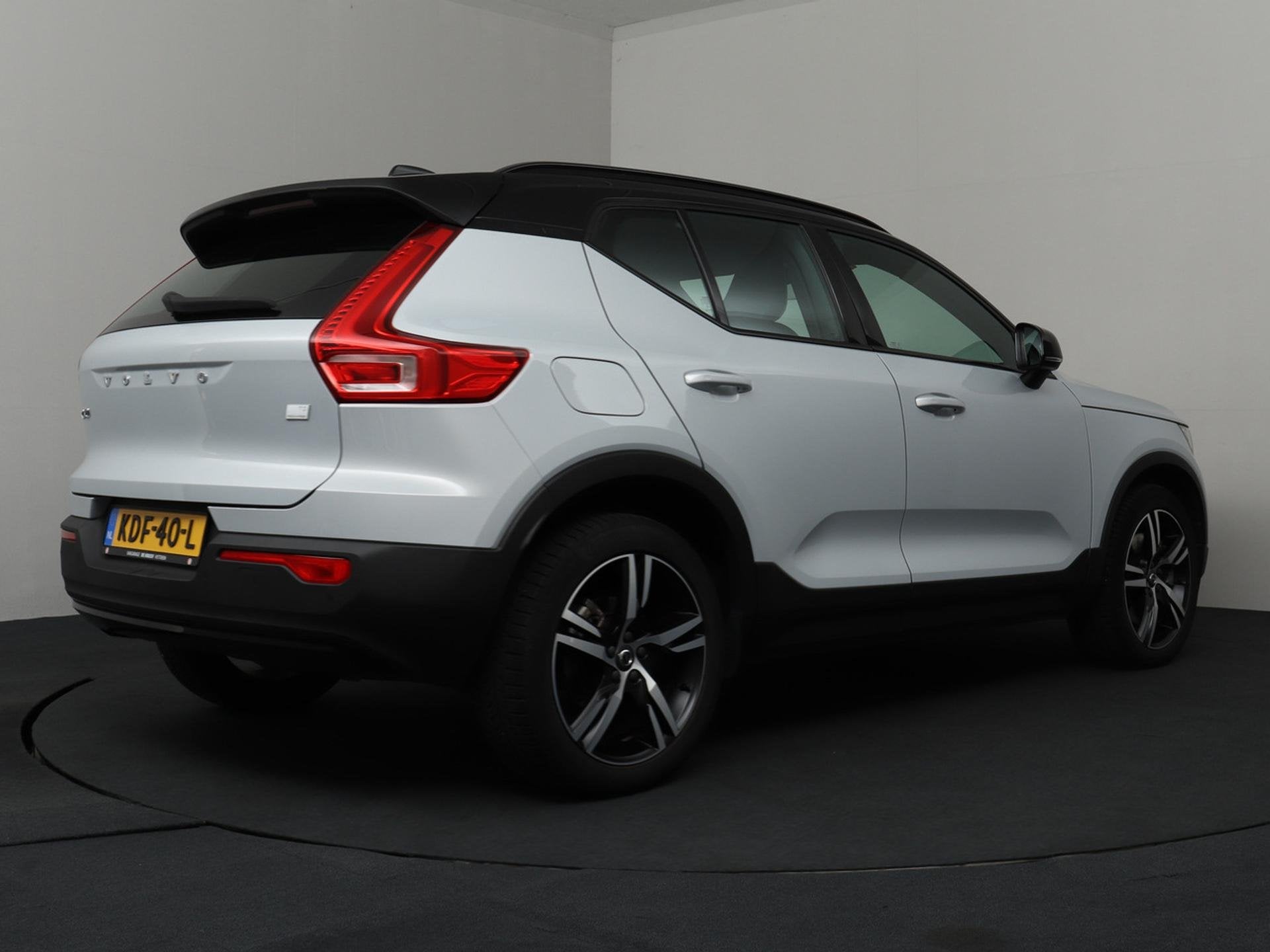 Volvo XC40 1.5 T5 Recharge R-Design | AutoPilot | LED | Navi, Auto's, Euro 6, 1712 kg, Wit, Plug-in hybride