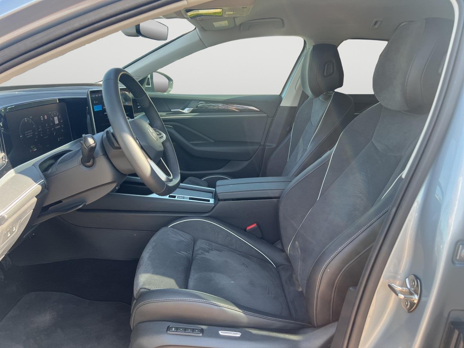 Volkswagen Passat Variant 1.5 eHybrid Business | Trekhaak |, 4 cilinders, 150 min, 26 kWh, Zilver of Grijs