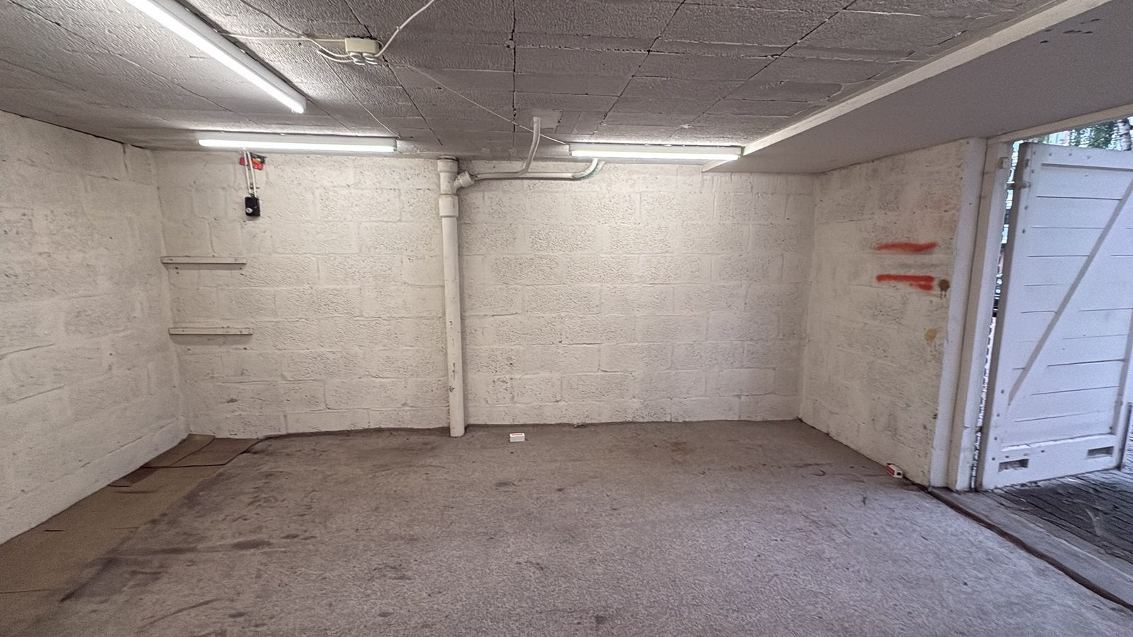 Foto 6 van Droge Garagebox 24m2 in Eindhoven v opslag/oldtimer