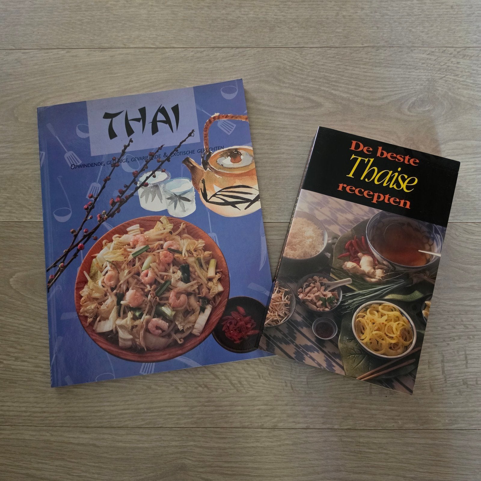 2 Thaise kookboeken: 'Thai' en 'De beste Thaise recepten', Gelezen, Azië en Oosters, Diverse auteurs, Ophalen of Verzenden