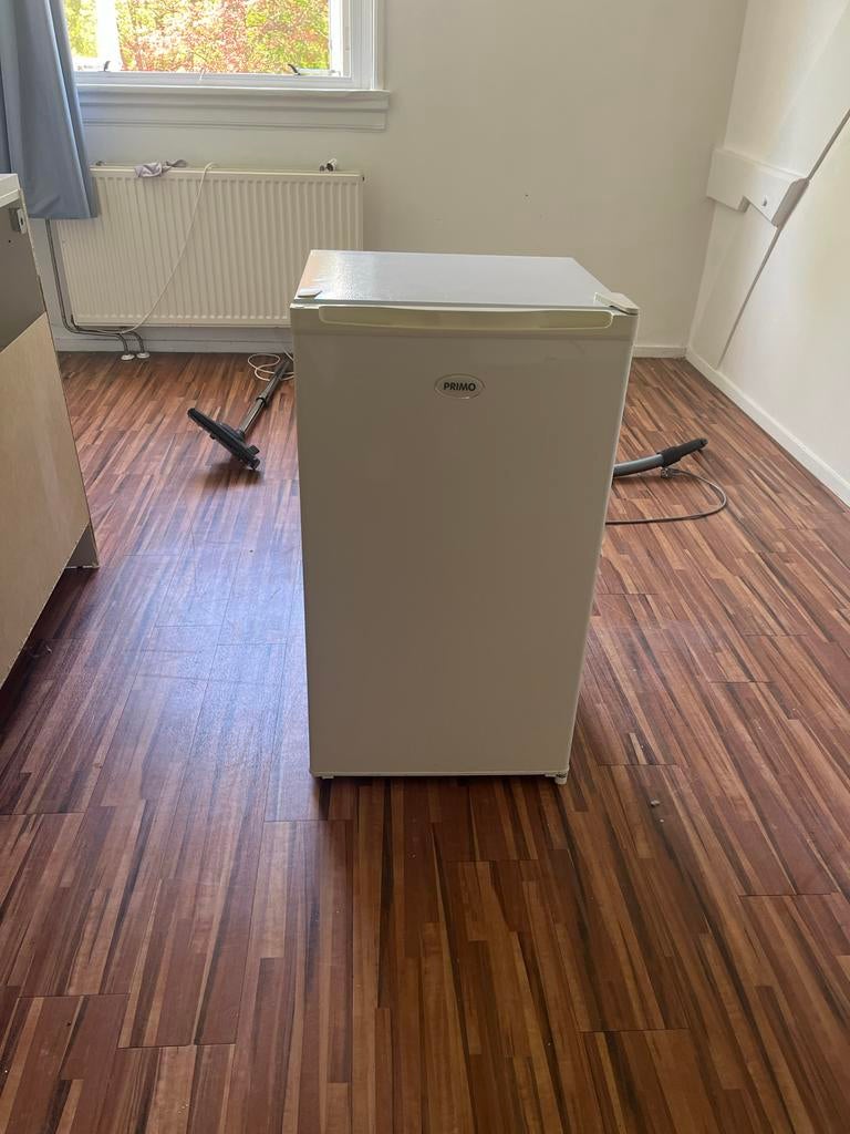 Kleine koelkast met vriesvak - Tafelmodel, Witgoed en Apparatuur, Koelkasten en IJskasten, Ophalen, Gebruikt, Minder dan 75 liter