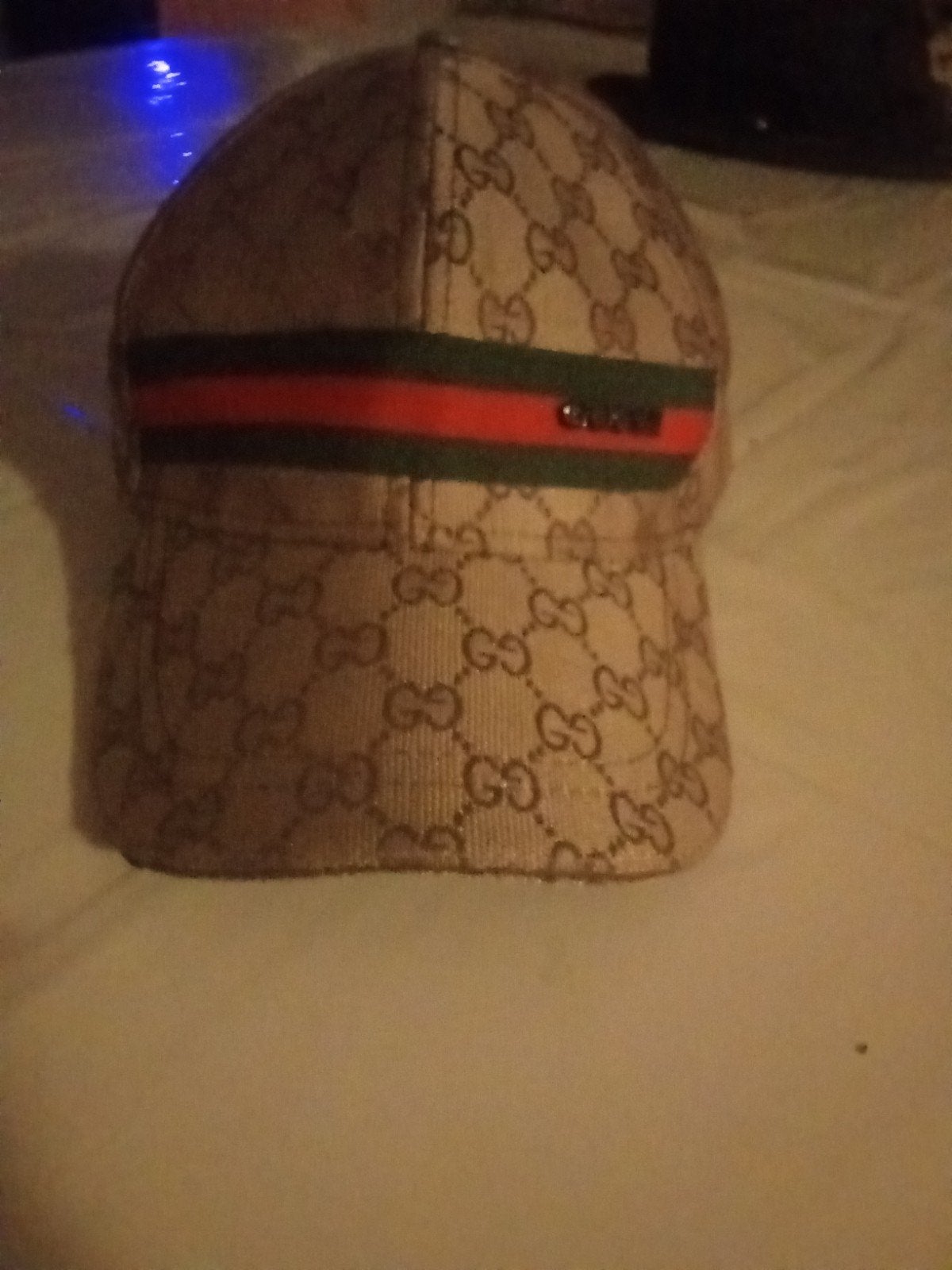 Gucci en Under Armour petten - Zo goed als nieuw, Ophalen of Verzenden, Zo goed als nieuw