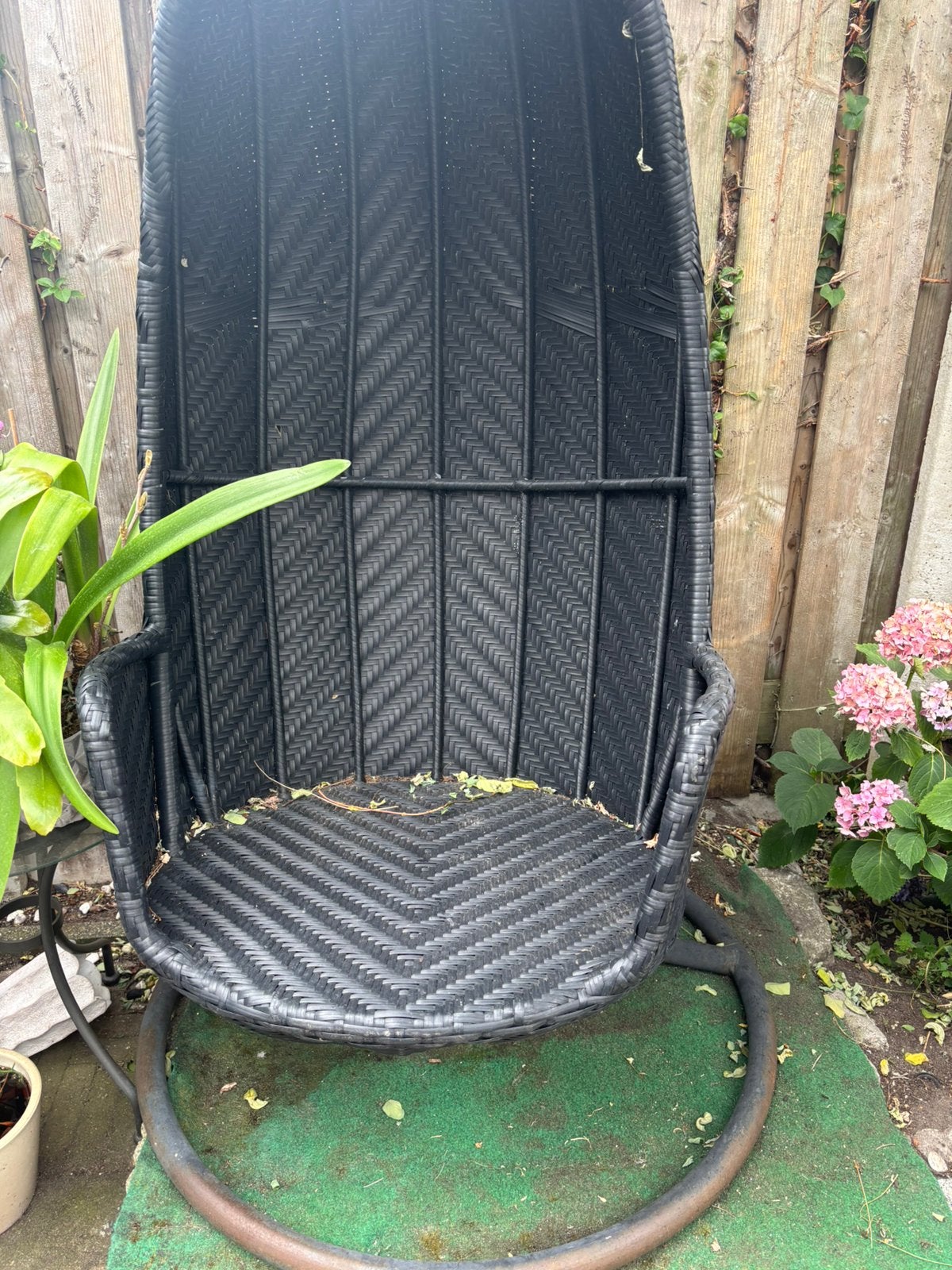 Tuinset met bijzettafel en schommel, Ophalen, Zo goed als nieuw