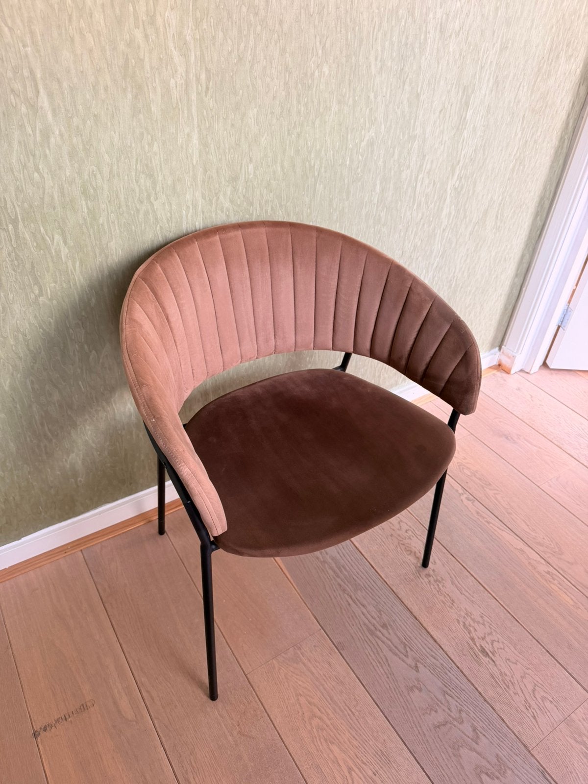 Velvet brown armchair, Huis en Inrichting, Ophalen of Verzenden, Zo goed als nieuw, Minder dan 75 cm, 50 tot 75 cm