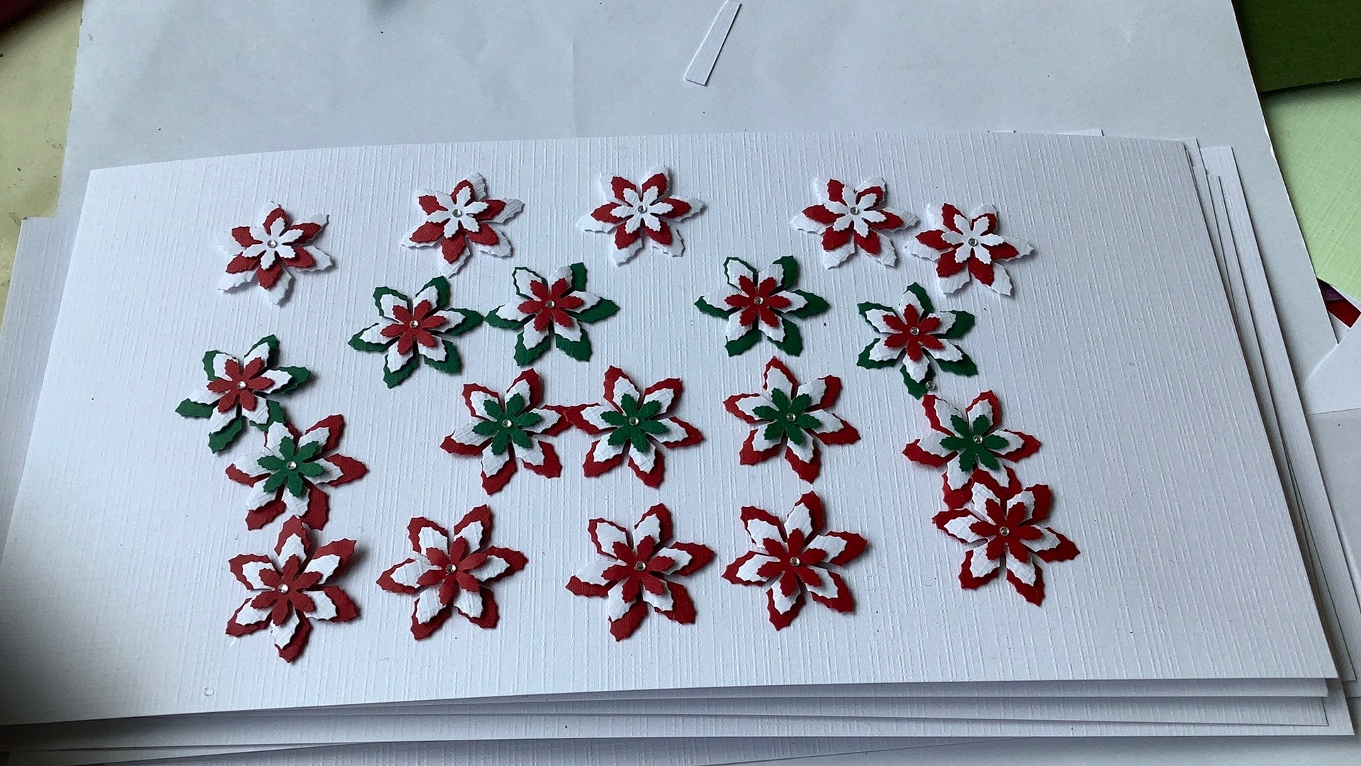 Stansjes kerstbloem is geplakt nr 520, Hobby en Vrije tijd, Kaarten | Zelfgemaakt, Ophalen of Verzenden, Nieuw, Overige thema's