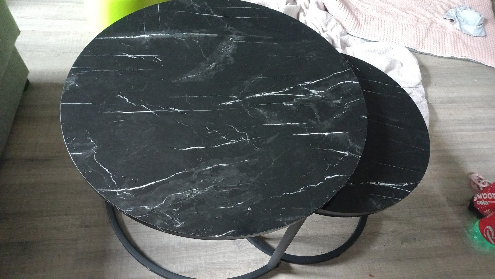 Twee setjes salontafels met marmerlook, Ophalen, Gebruikt, Rond, Overige materialen