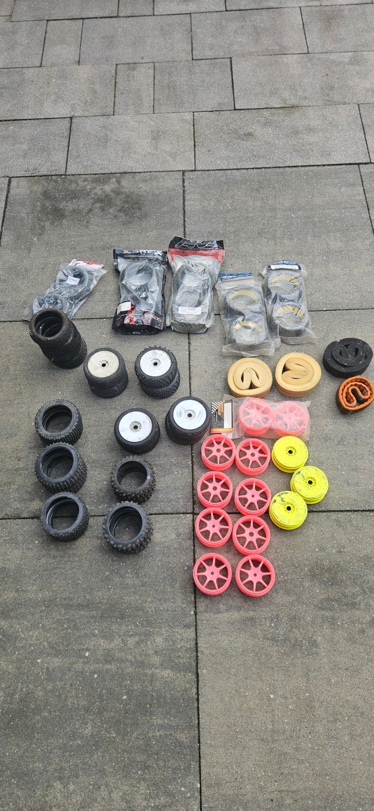 1/8 Buggy banden en velgen 17mm hex  - Nieuw en gebruikt, Ophalen of Verzenden, Nieuw, Schaal 1:8, Onderdeel