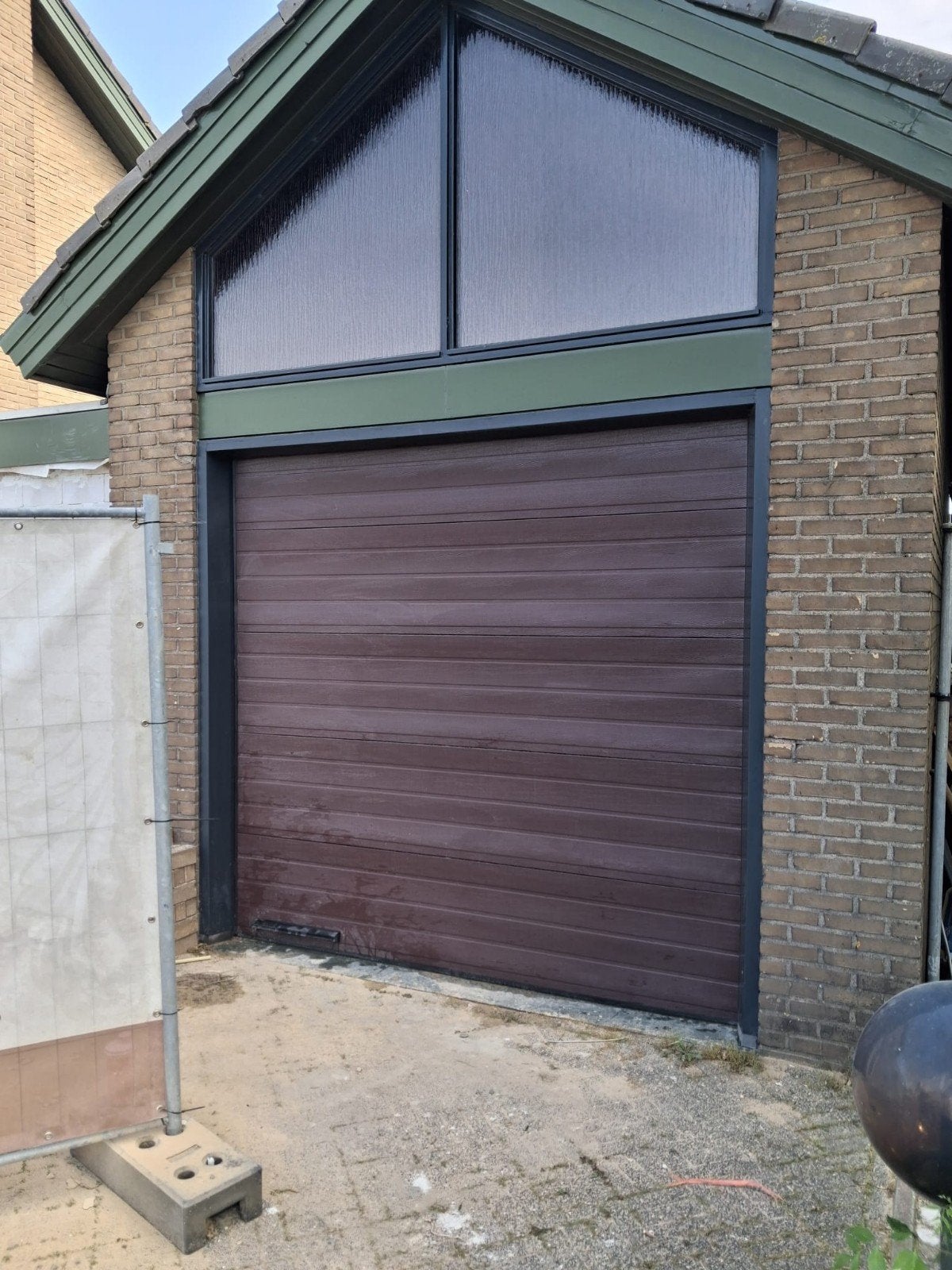 Garagedeur Crawford, 240x260cm, gedemonteerd, Doe-het-zelf en Verbouw, Deuren en Horren, Gebruikt, Garagedeur, 215 cm of meer