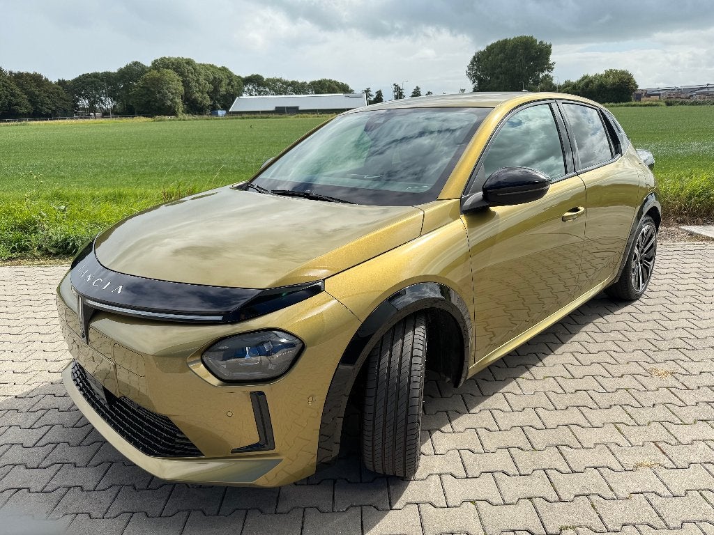 Lancia Ypsilon LX Electric 54 kWh | 156 pk | Slechts 38 km |, Auto's, Dealer onderhouden, 0 cilinders, 156 pk, 0 kg