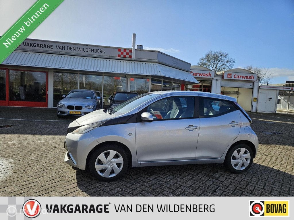 Toyota Aygo 1.0 VVT-i x-play, Auto's, Gebruikt, Euro 6, 4 stoelen, Origineel Nederlands