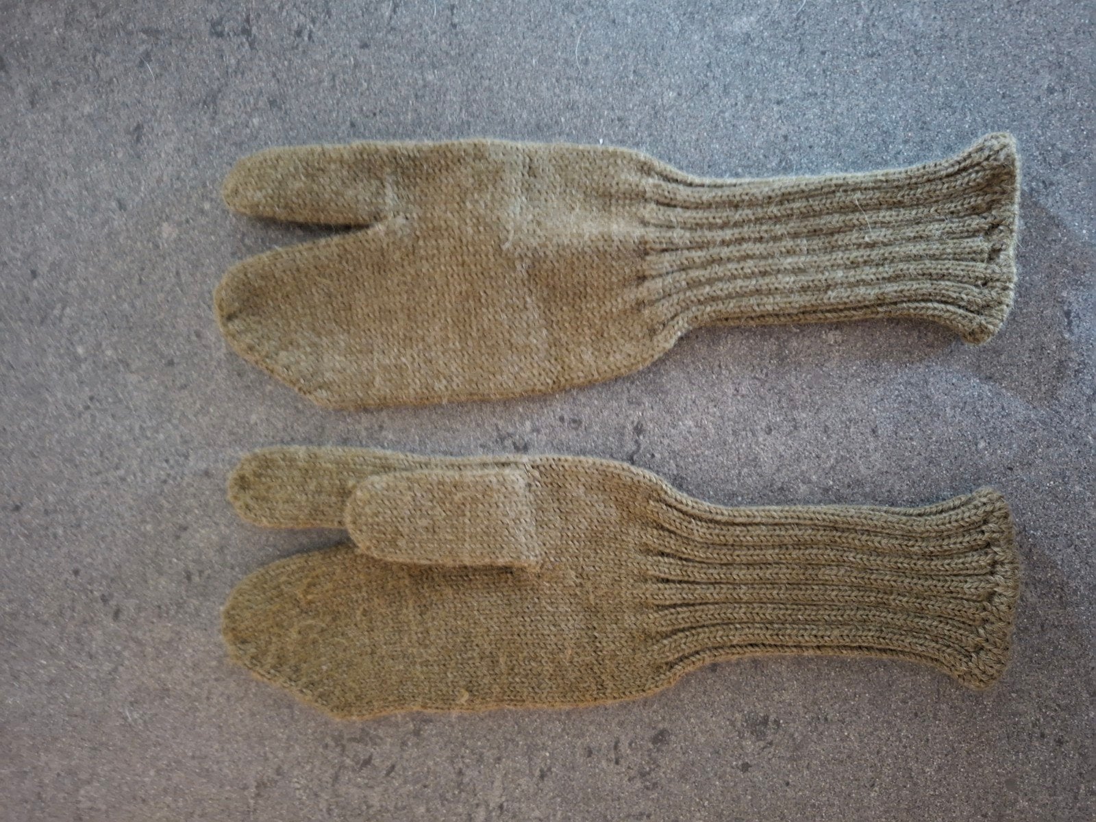 Vintage gebreide leger wanten, Verzamelen, Militaria | Algemeen, Ophalen of Verzenden, Landmacht, Kleding of Schoenen