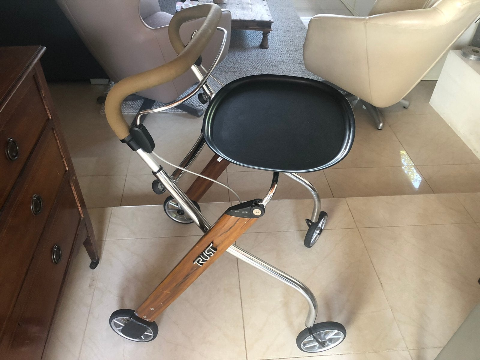 Trust binnen rollator licht en zeer wendbaar, Ophalen of Verzenden, Lichtgewicht, Zo goed als nieuw