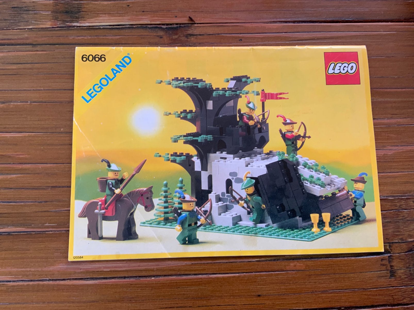 Lego castle forestmen Camouflaged Post 6066, Compleet, Gebruikt, Lego, Ophalen of Verzenden