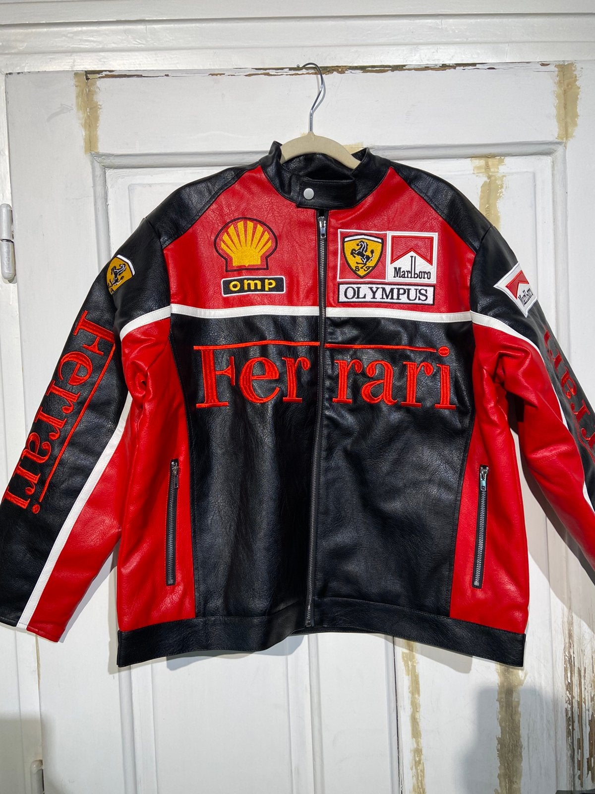 Ferrari Marlboro-jas Rood (maat M) Lederlook rood, Ophalen of Verzenden, Zo goed als nieuw, Maat 48/50 (M), Rood