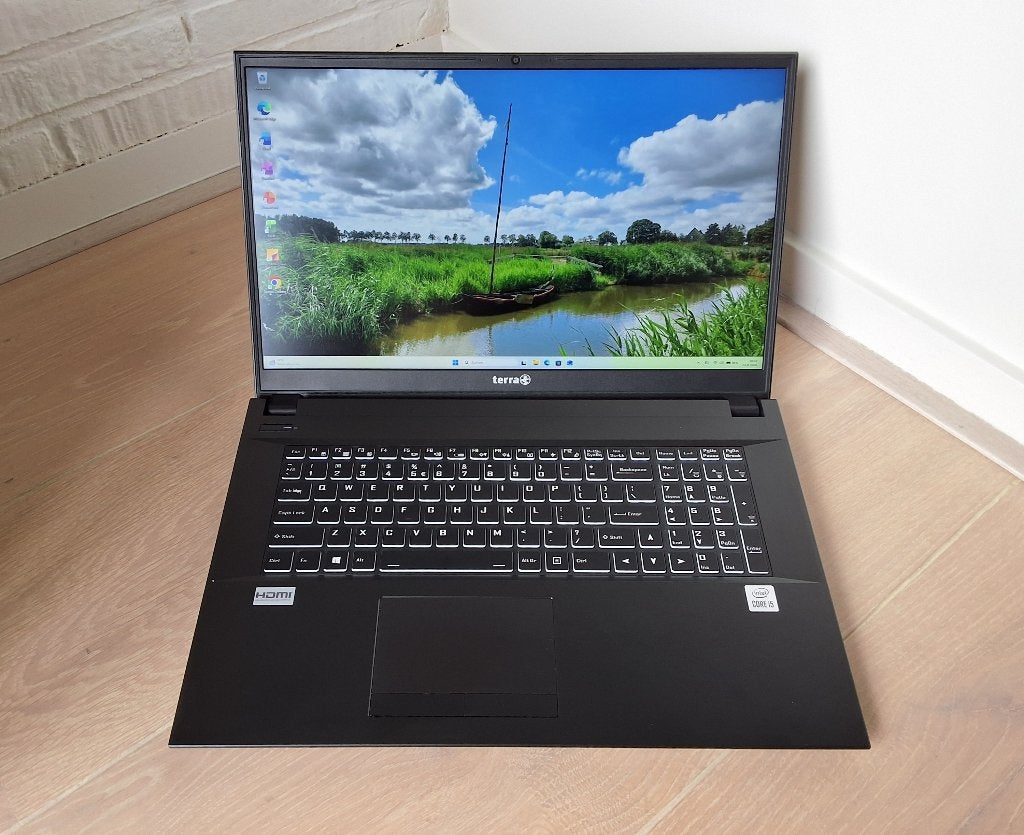 Als Nieuwe  en Snelle ' Terra  1716 Pro -Wind.11 - Office, Met videokaart, Qwerty, 8 GB, Zo goed als nieuw