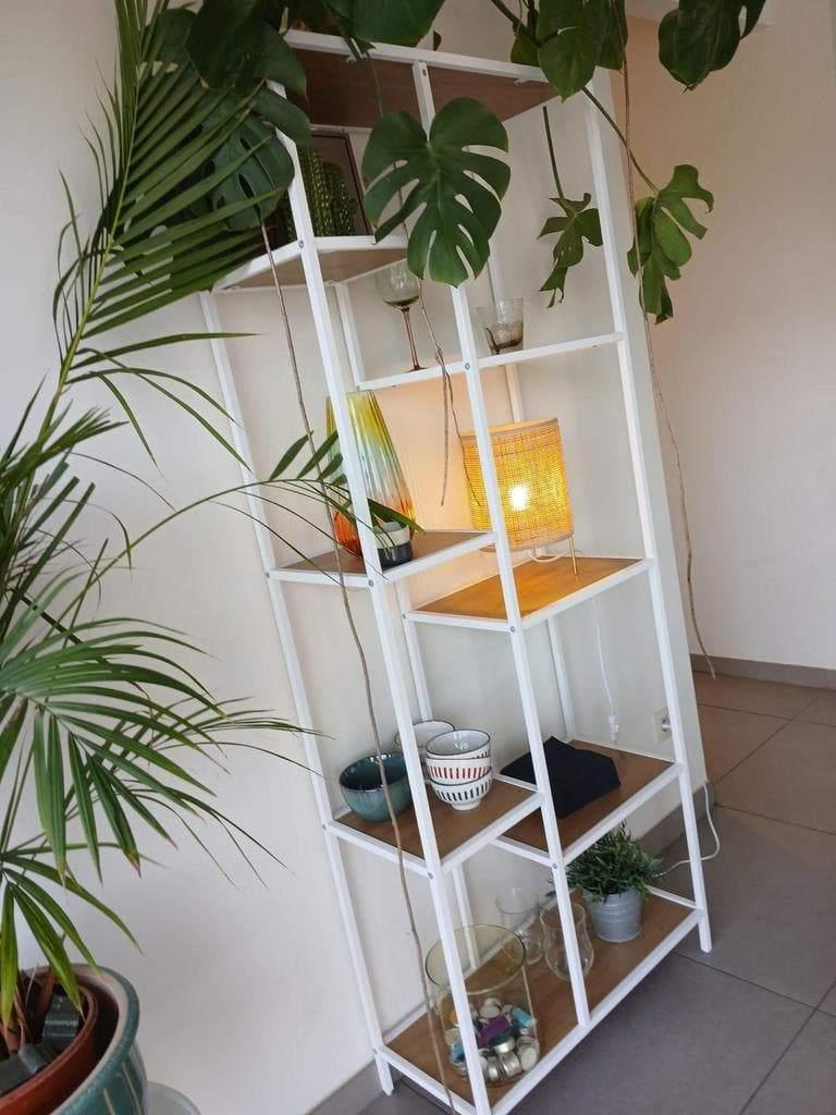 Witte metalen rek / etagere met hout accent, Ophalen, Zo goed als nieuw