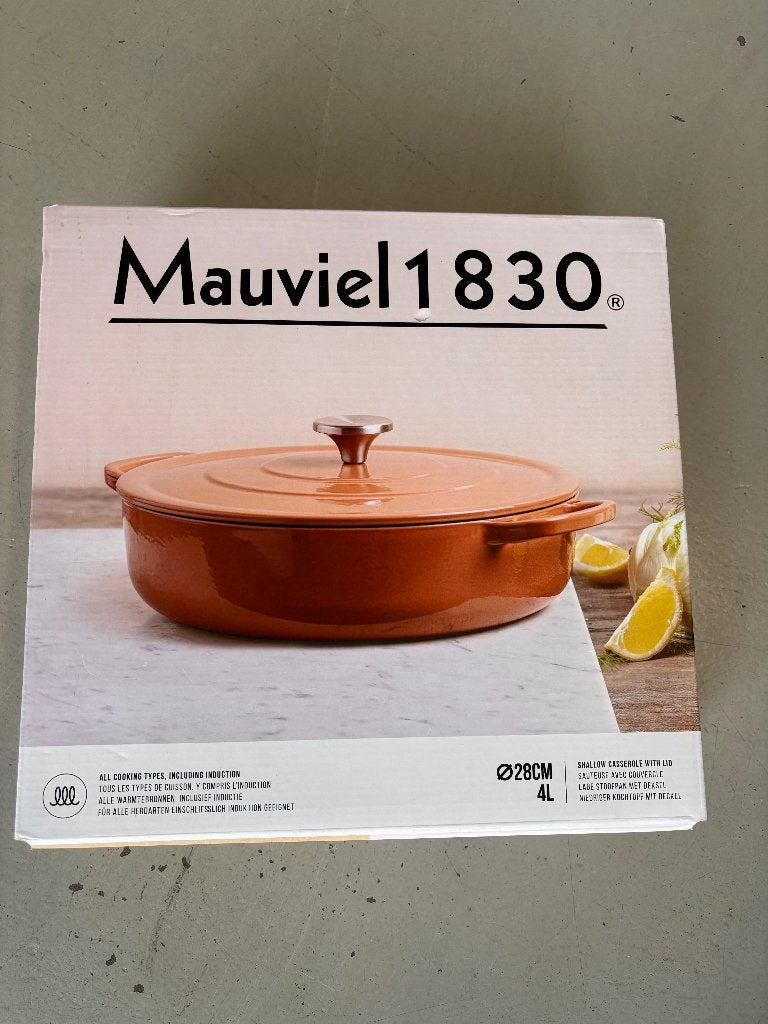 NIEUW Mauviel 1830 - Gietijzeren Braadpan Ø 28 cm, Huis en Inrichting, Nieuw, Ophalen of Verzenden, Met deksel, Overige merken