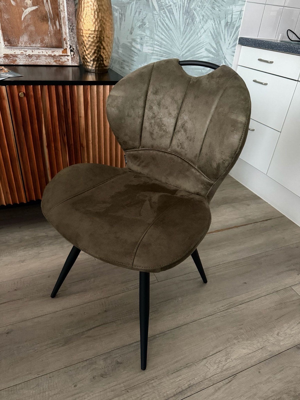 Moderne eetkamerstoel - softyl  stof met zwart metalen poten, Overige kleuren, Ophalen of Verzenden, Zo goed als nieuw, Modern