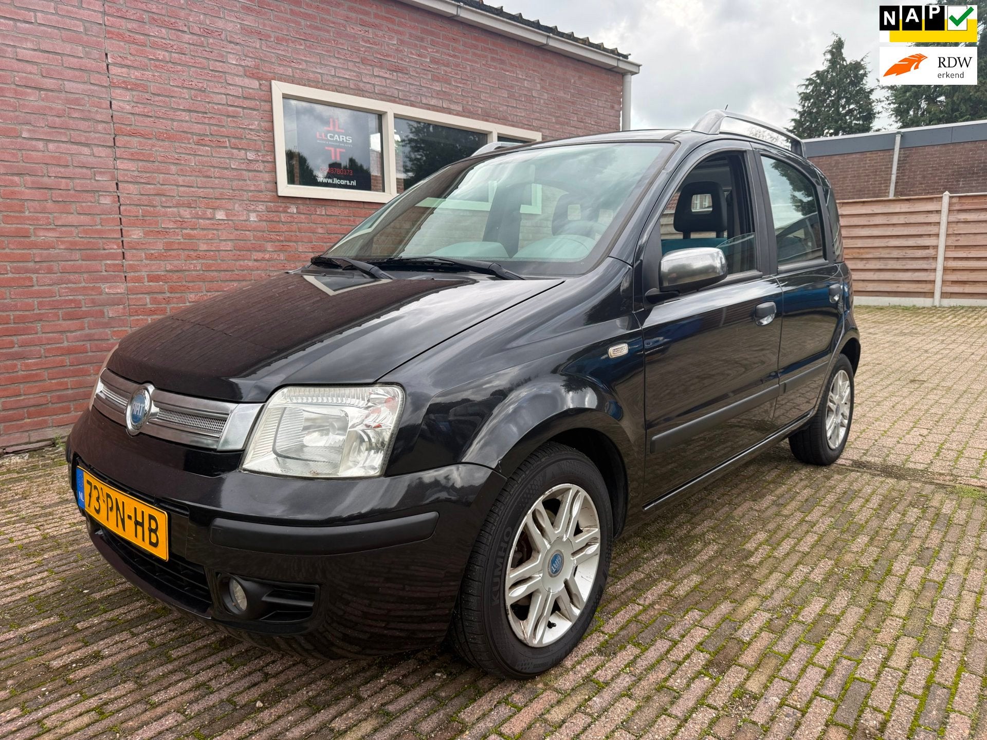 Fiat Panda 1.2 AUTOMAAT APK 5-8-2027 panoramadak 114811 km N, Auto's, Gebruikt, 840 kg, Zwart, Origineel Nederlands