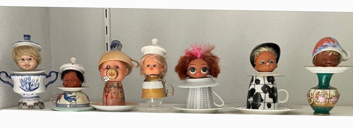 Unieke decoratieve poppenhoofdjes op kopjes - set van 6, Ophalen of Verzenden, Zo goed als nieuw